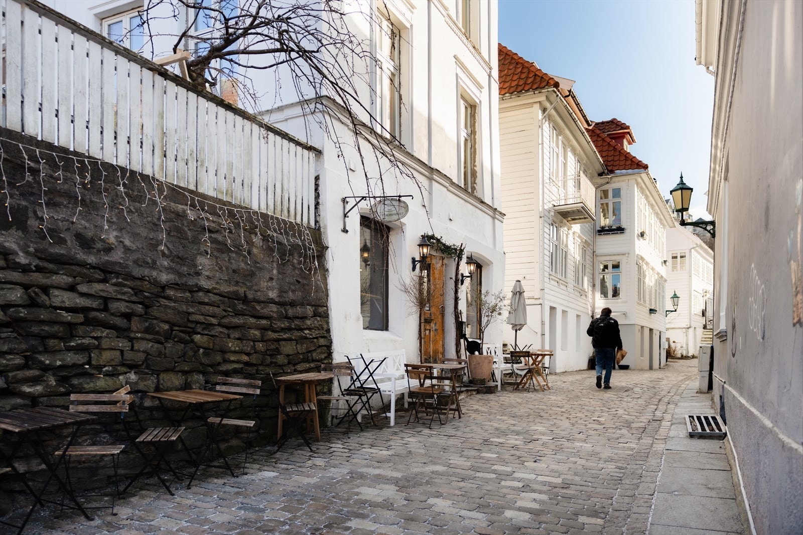 Det er også kort vei til Den Lille Kompaniet - et hyggelig og populært sted å nyte god mat og en uformell atmosfære i nærområdet Galleribilde