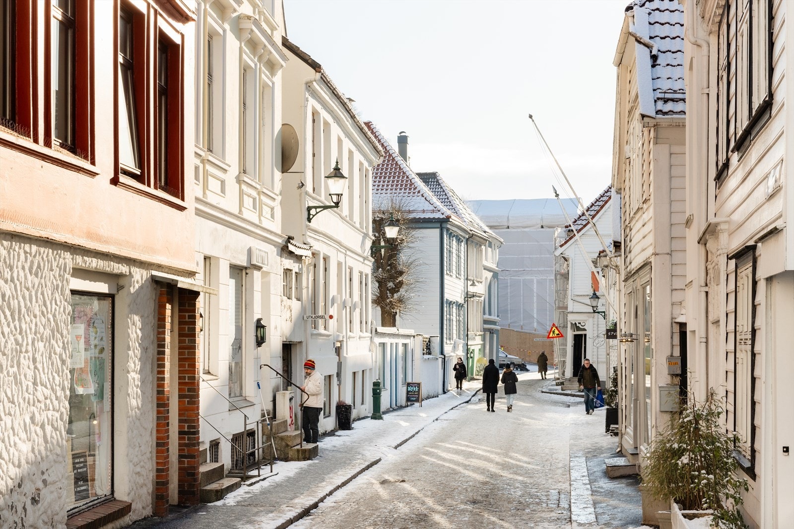 Beliggenheten er også ideell for studenter. Universitetet i Bergen og BI Bergen ligger innen kort gangavstand, Bybanen gir enkel adkomst til Høgskulen på Vestlandet ved Brann Stadion, og gode bussforbindelser gjør det lett å komme seg til NHH. Galleribilde