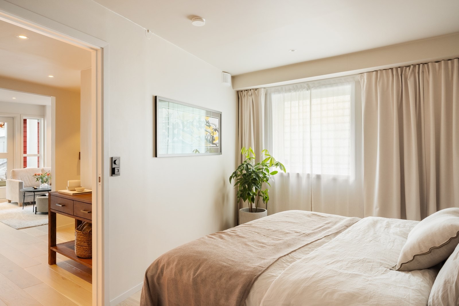 Soverommet oppleves som rolig og behagelig - et sted å trekke seg tilbake, senke tempoet og få en god natts søvn. Galleribilde