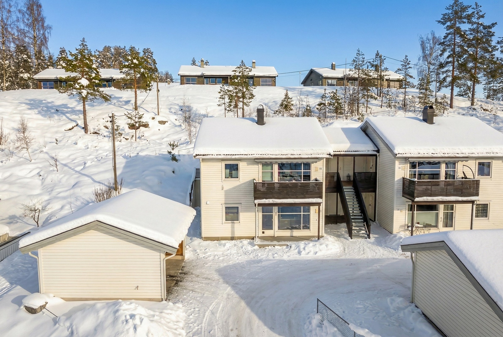 Herfra er det fin utsikt over nærområdet og de omkringliggende åsene. Galleribilde