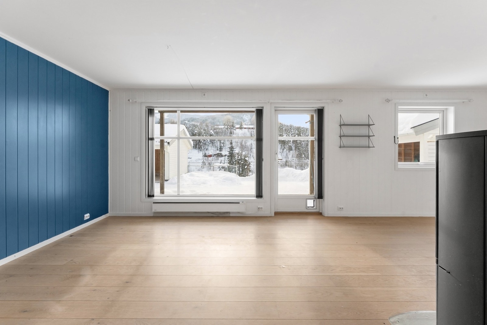 Stuen har god plass for en sofagruppe og annet møblement. Galleribilde