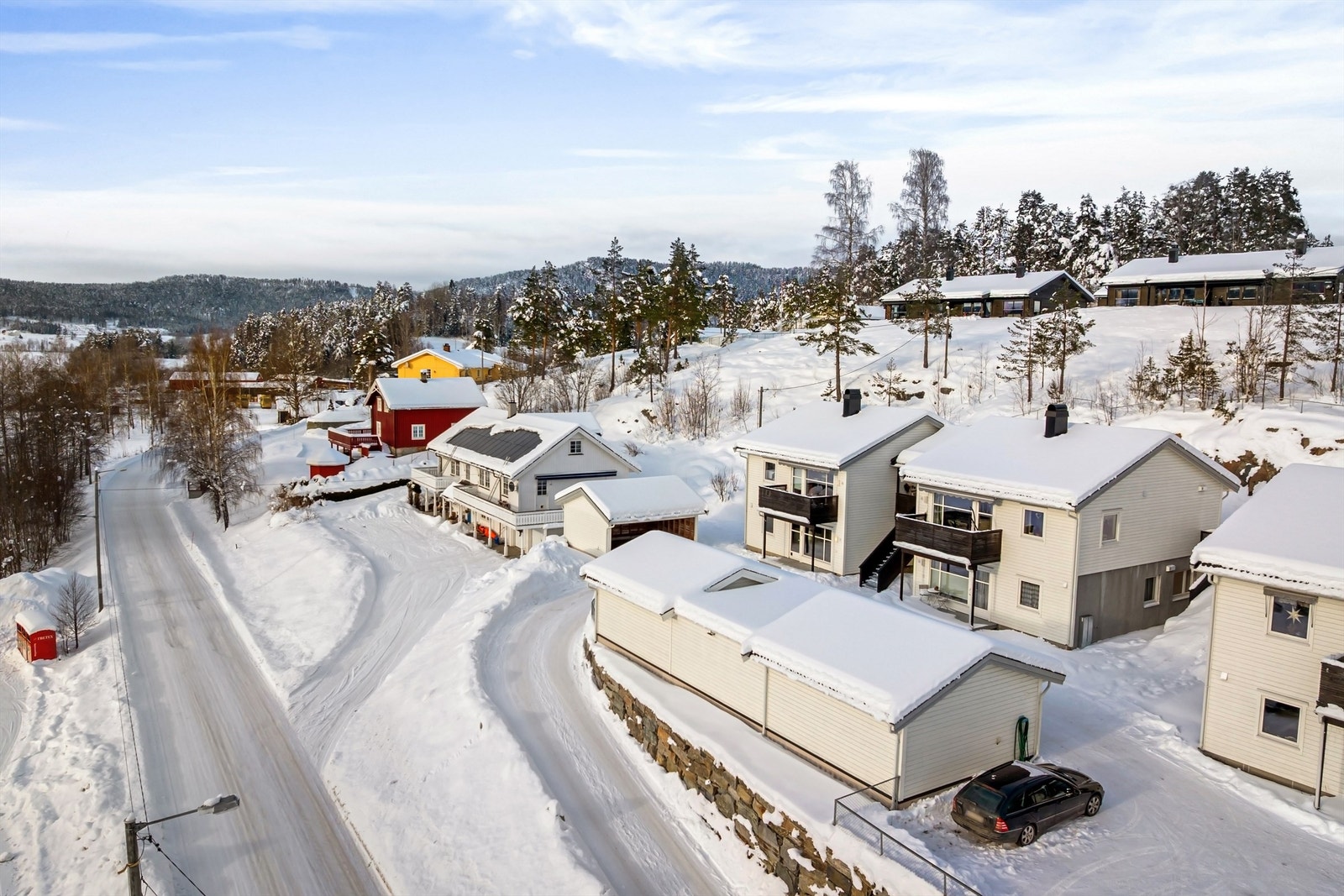 Bussholdeplass ved Prestfoss bru er kun 2 minutter unna, med forbindelser mot Kongsberg. Galleribilde