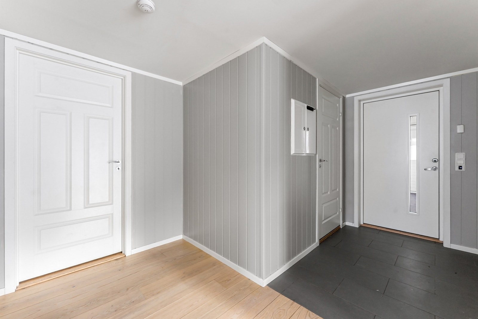 Fra gangen er det tilgang til boligens øvrige rom. Galleribilde