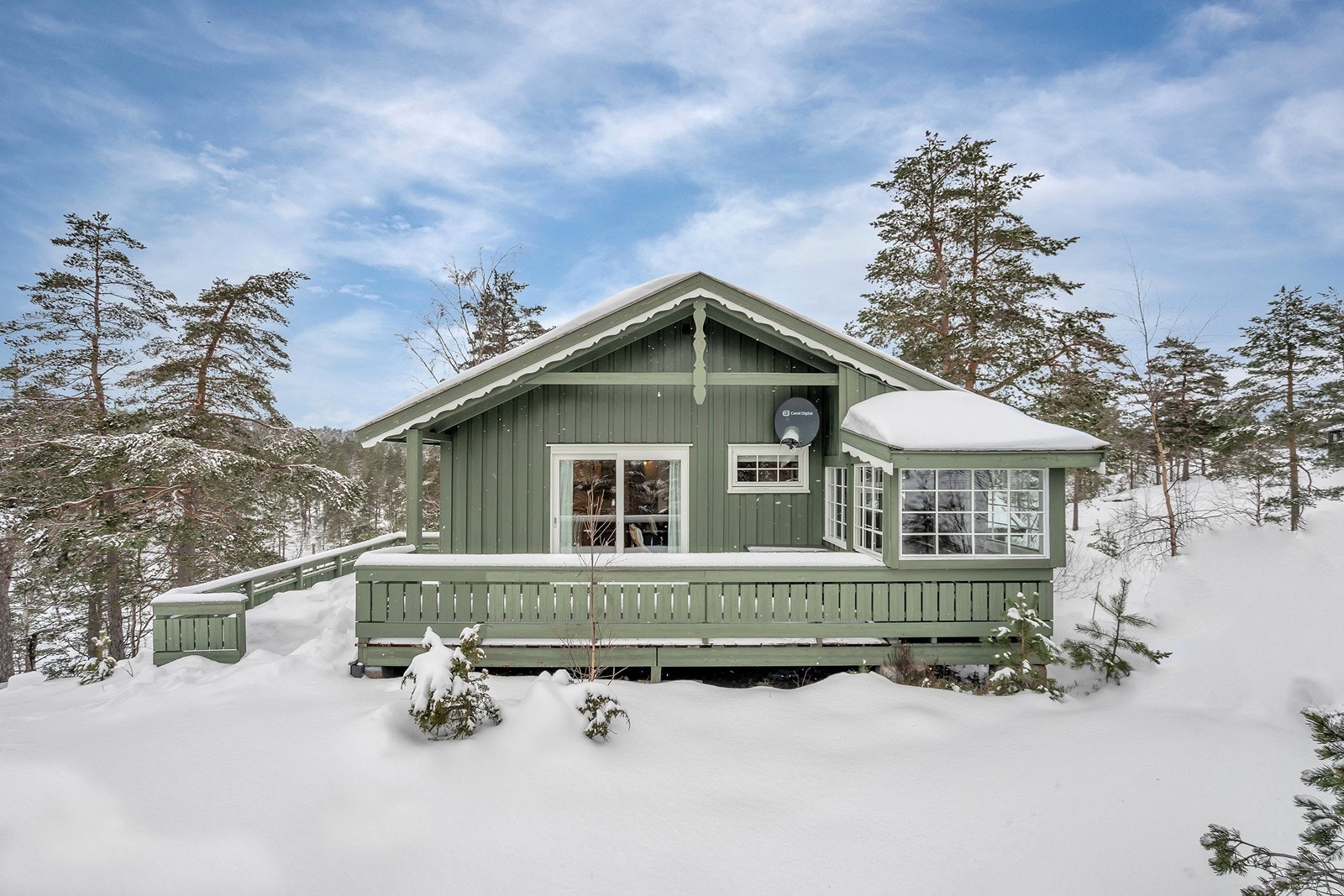 Flott veranda hvor du kan nyte sommervarmen eller påskesola Galleribilde