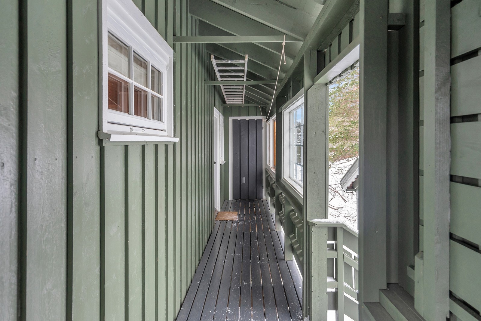 Overbygd inngangsparti. Galleribilde