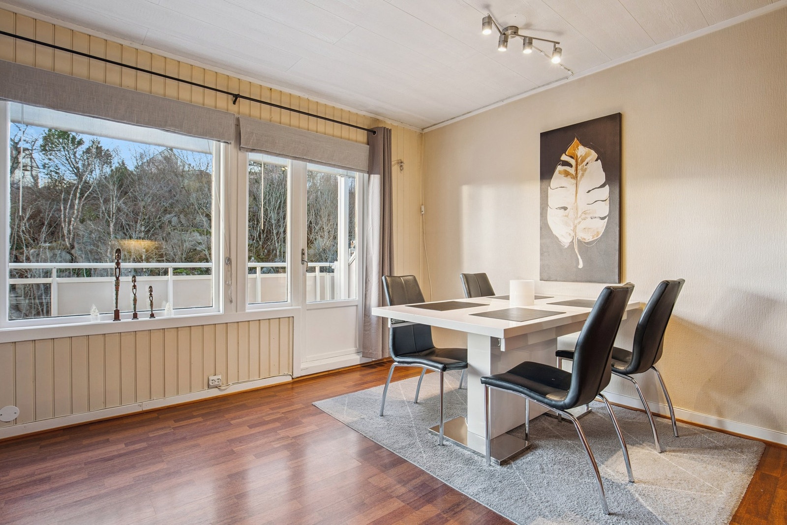 God plass til spisebord Galleribilde