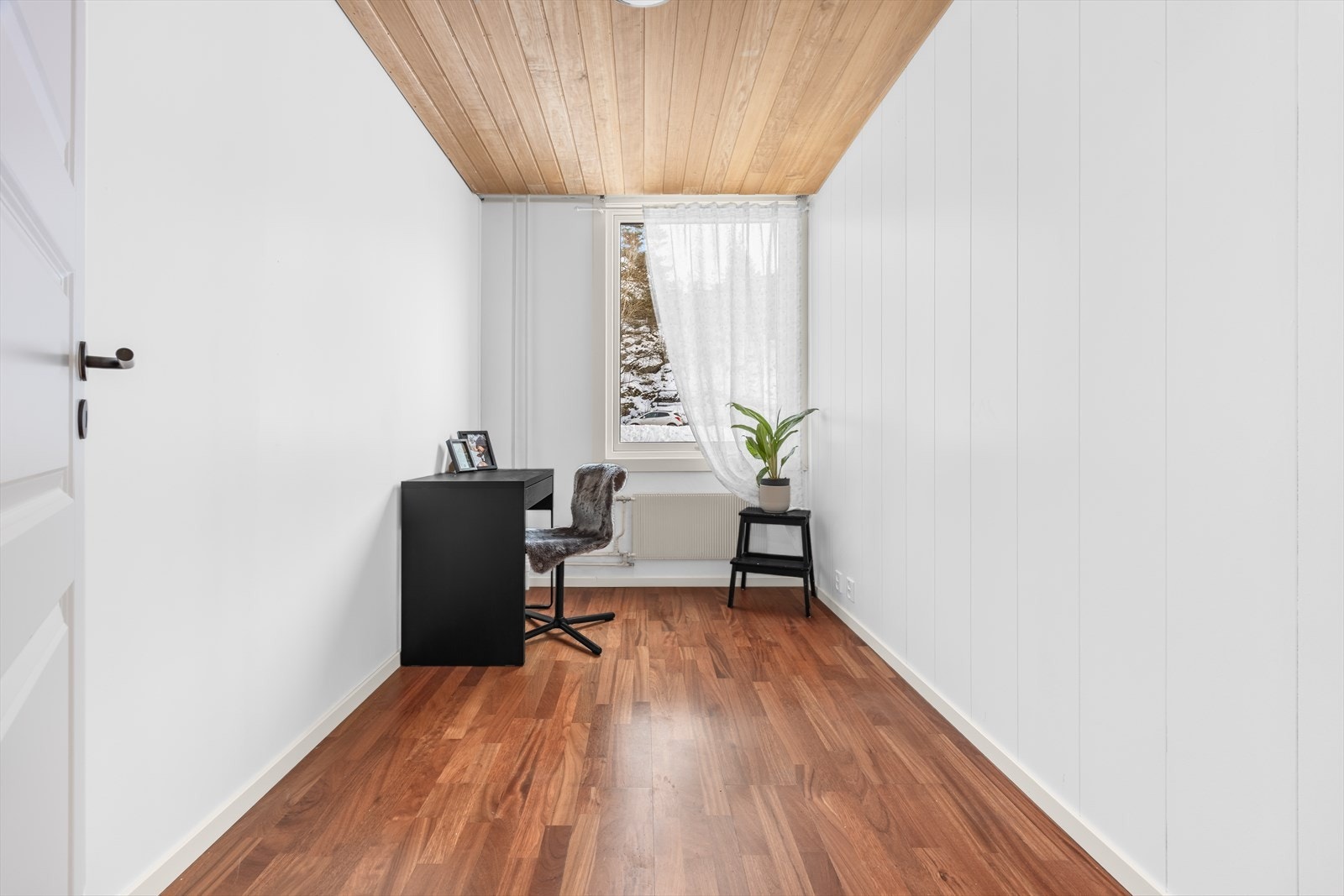 Soverom 3 - Romslig soverom med plass til seng og mulighet for garderobeskap Galleribilde