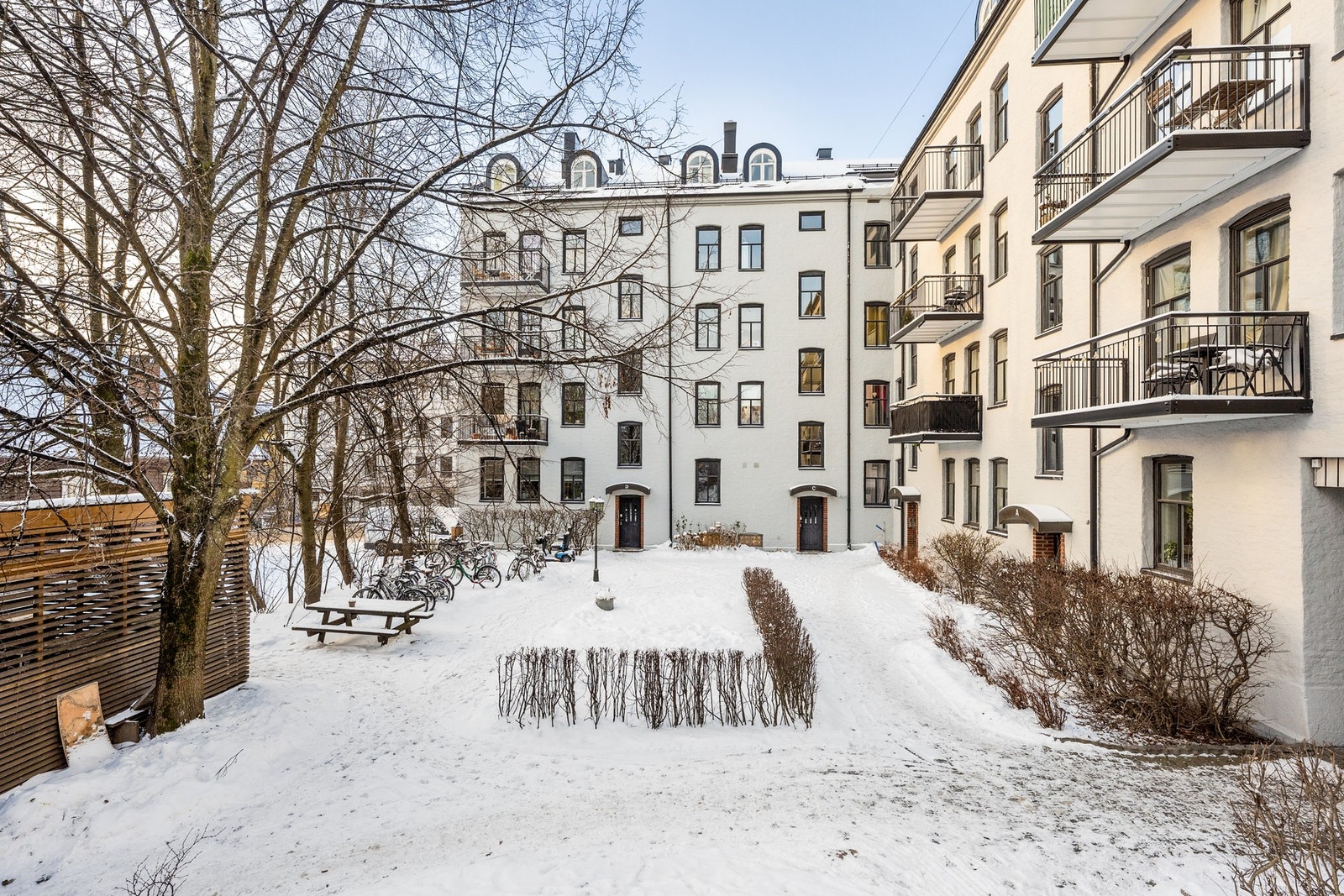 Bakgård Galleribilde