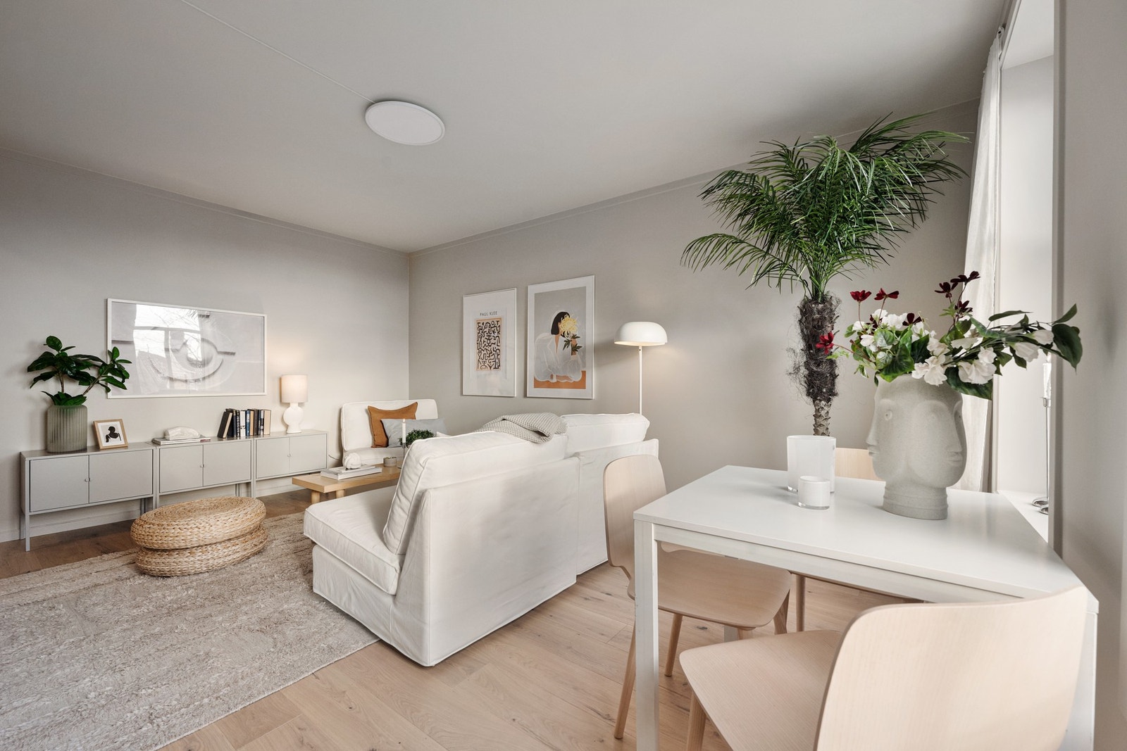 Det ble i tillegg til overfalteoppussing, lagt nytt parkettgulv i 2026 Galleribilde