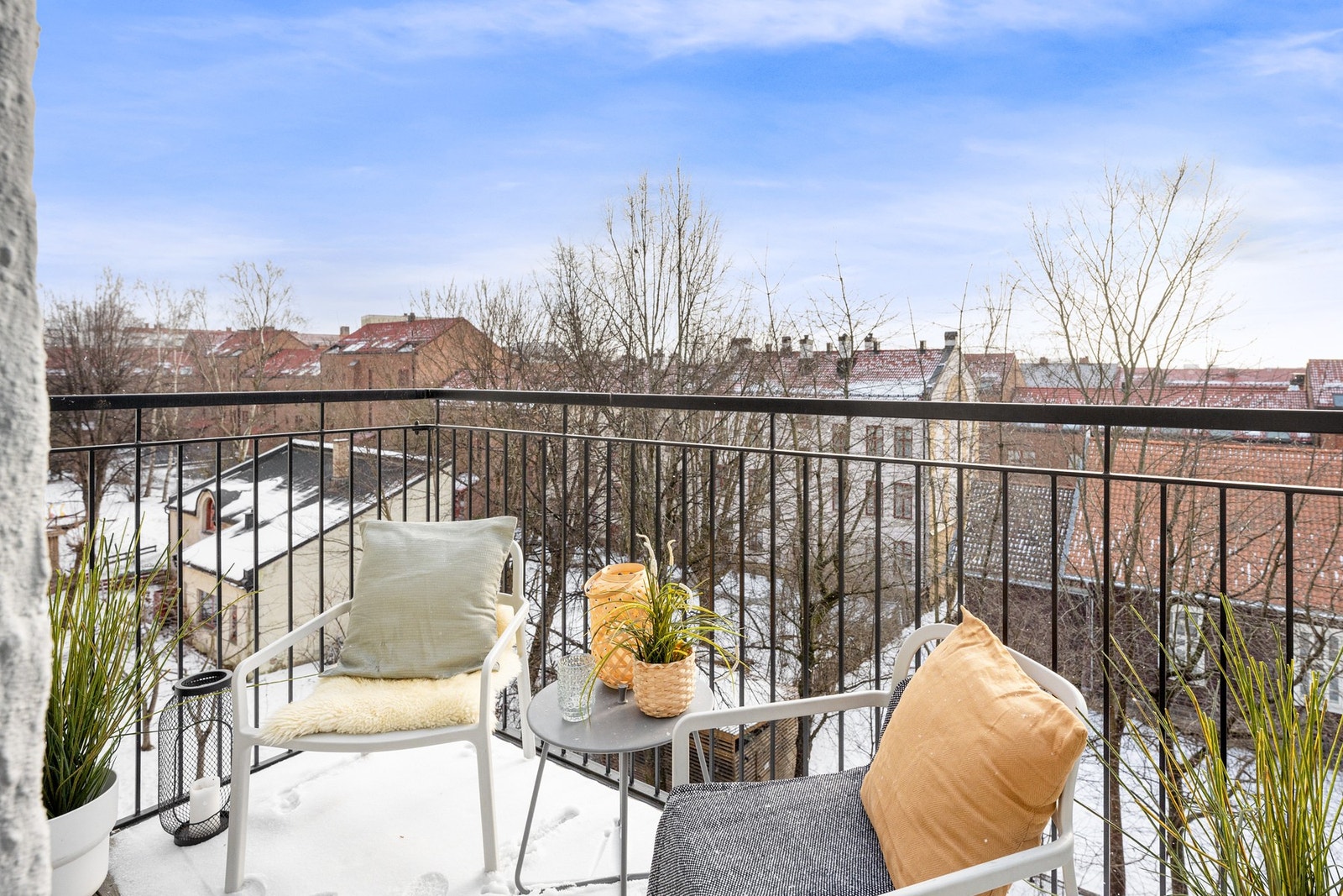 Balkong på 4 kvm som vender inn mot den hyggelige bakgården Galleribilde