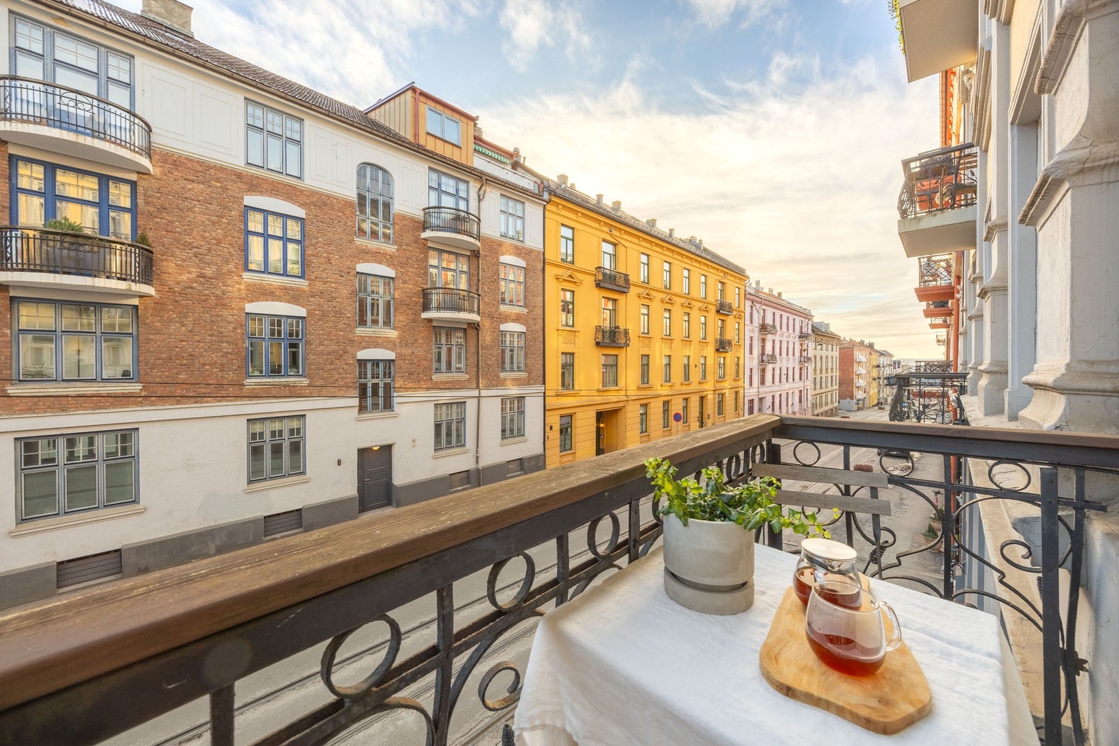 Leiligheten har en meget ettertraktet beliggenhet på Adamstuen/Bislett. Galleribilde
