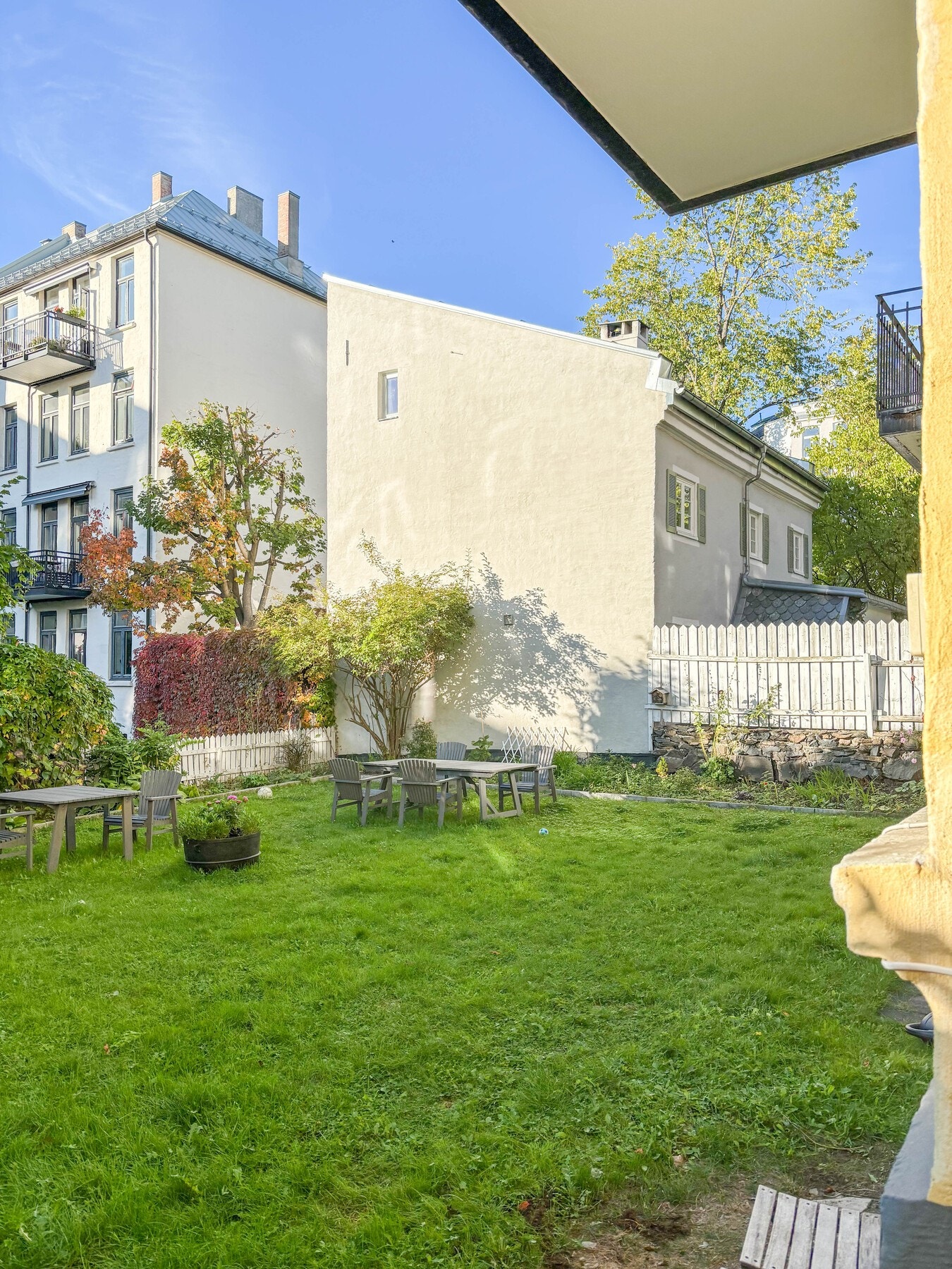 Flere sittegrupper. Galleribilde