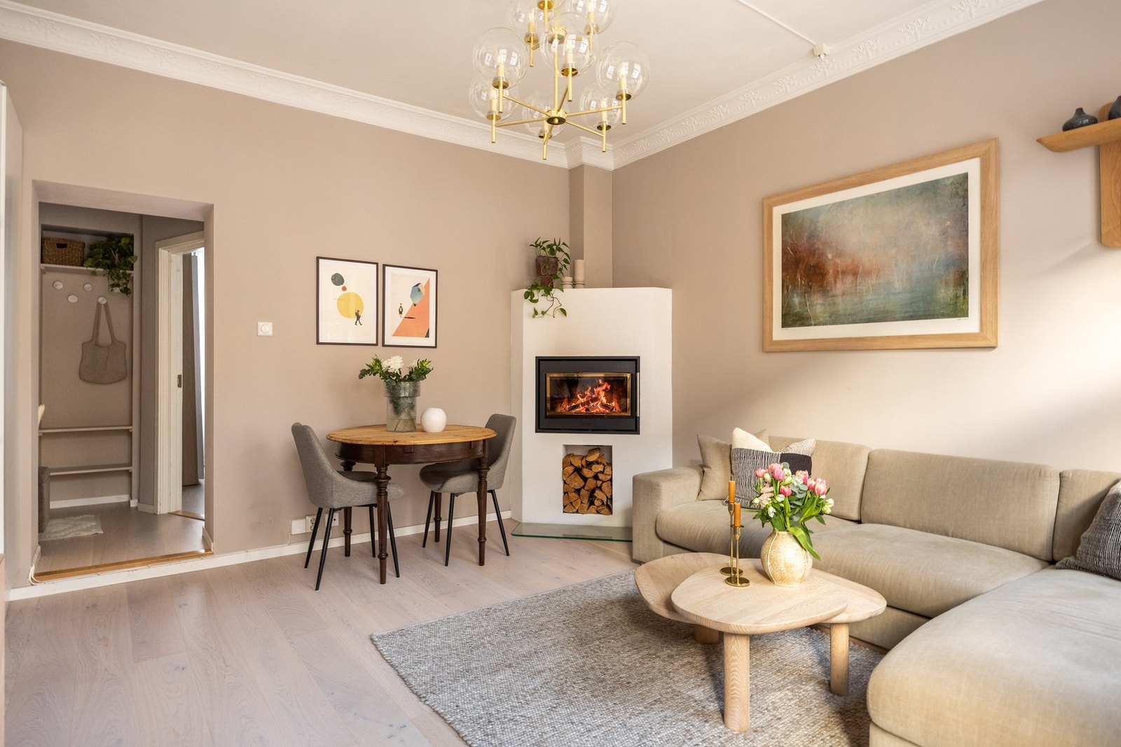 Legg merke til den gode takhøyden, som går opptil ca. 2,8 meter. Galleribilde