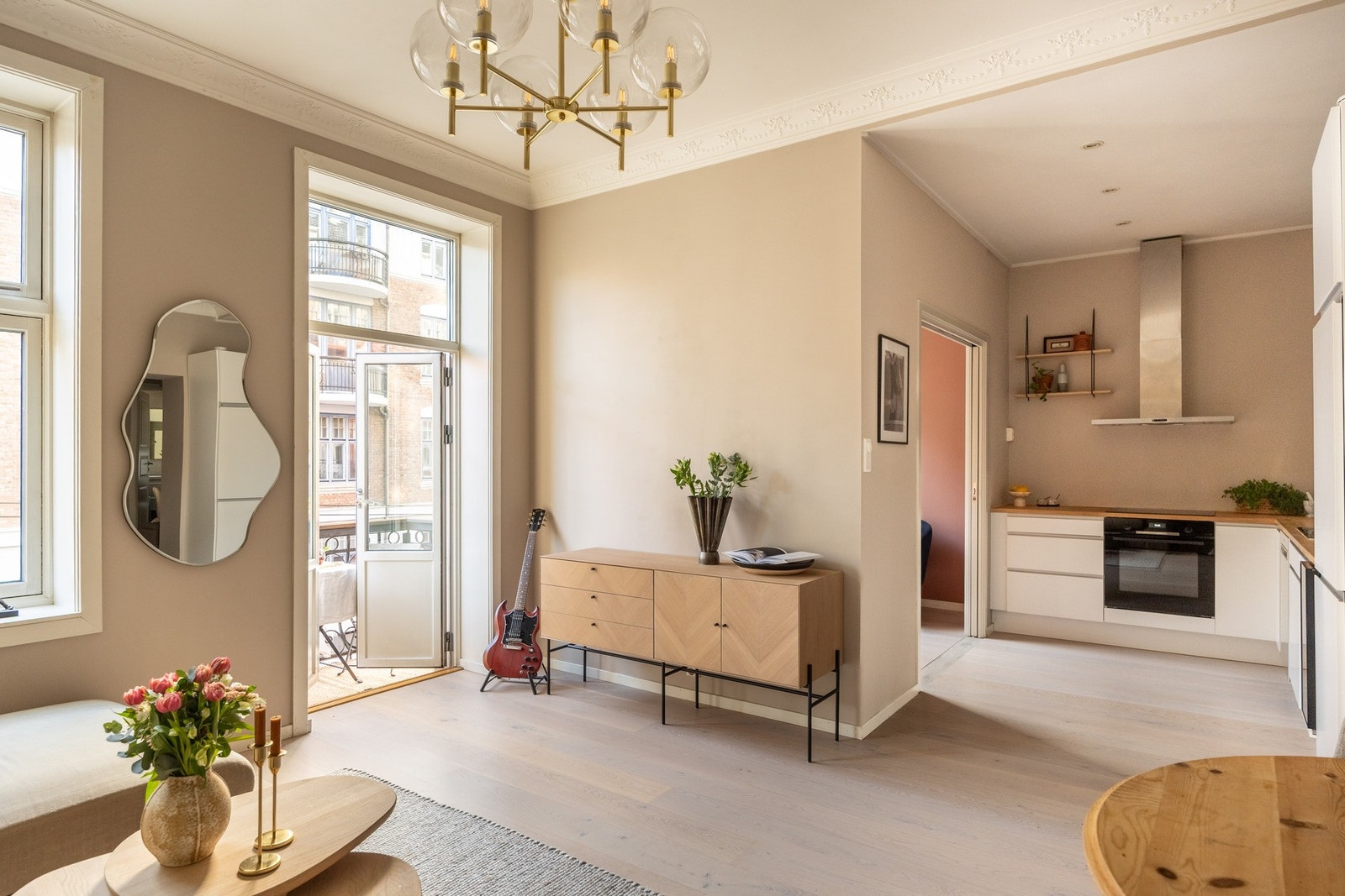 Leiligheten er lys og delikat med en moderne standard. Galleribilde