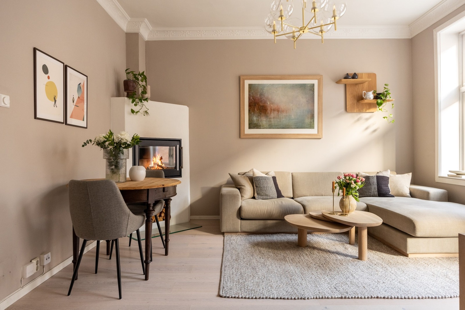 Stuens gode planløsning gjør det enkelt å møblere. Galleribilde