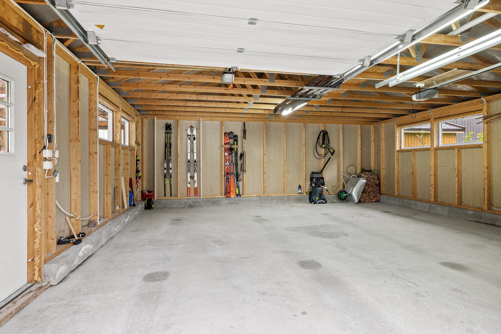 Garasjen ble oppført i 2010 Galleribilde