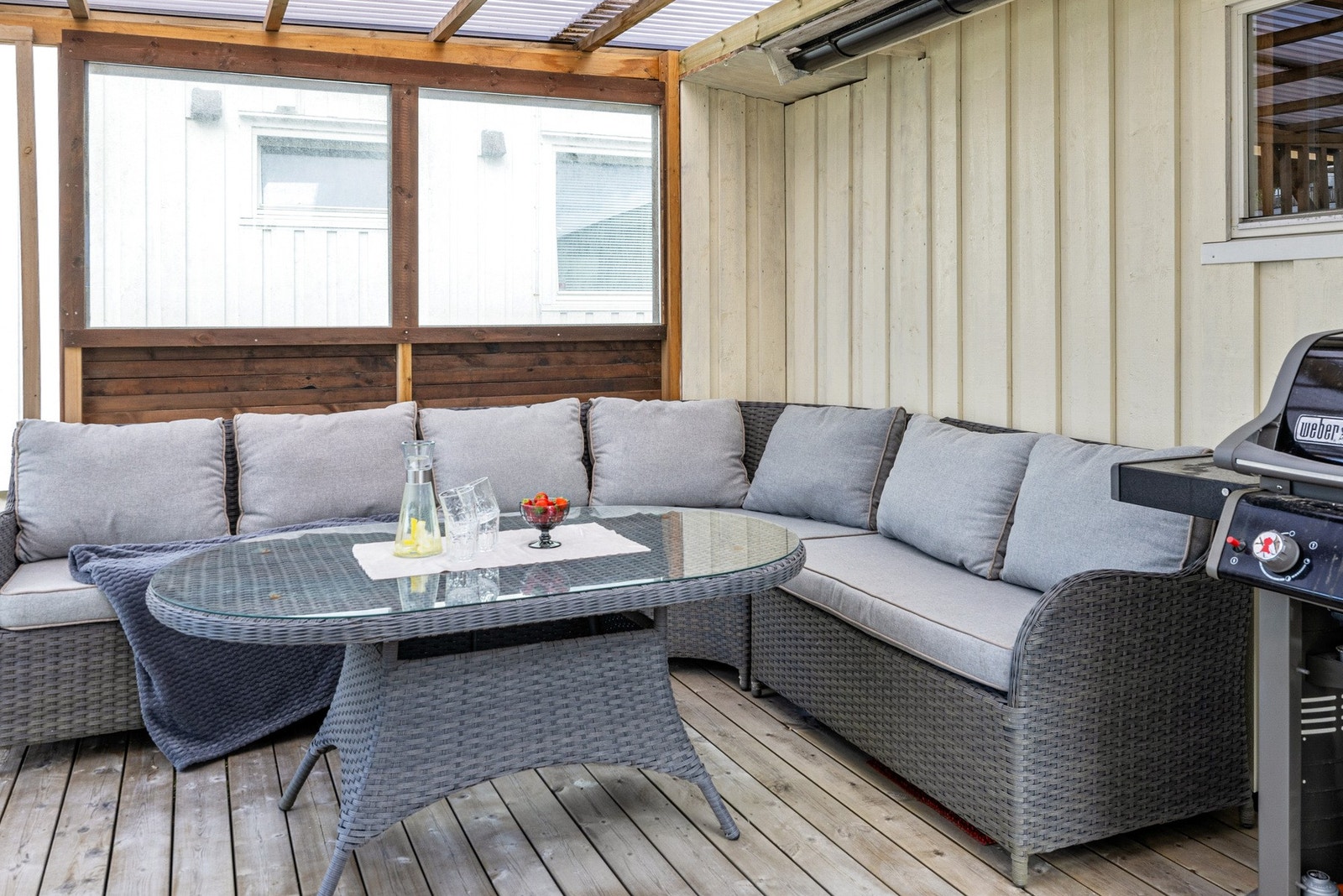 Takoverbygd treplatting ved garasje mot nordvest Galleribilde