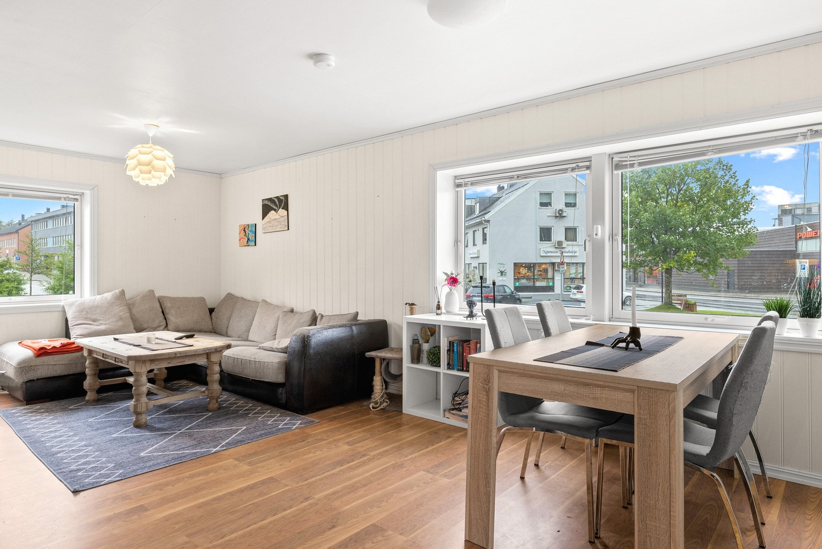 Lys stue med hjemmekoselig preg Galleribilde