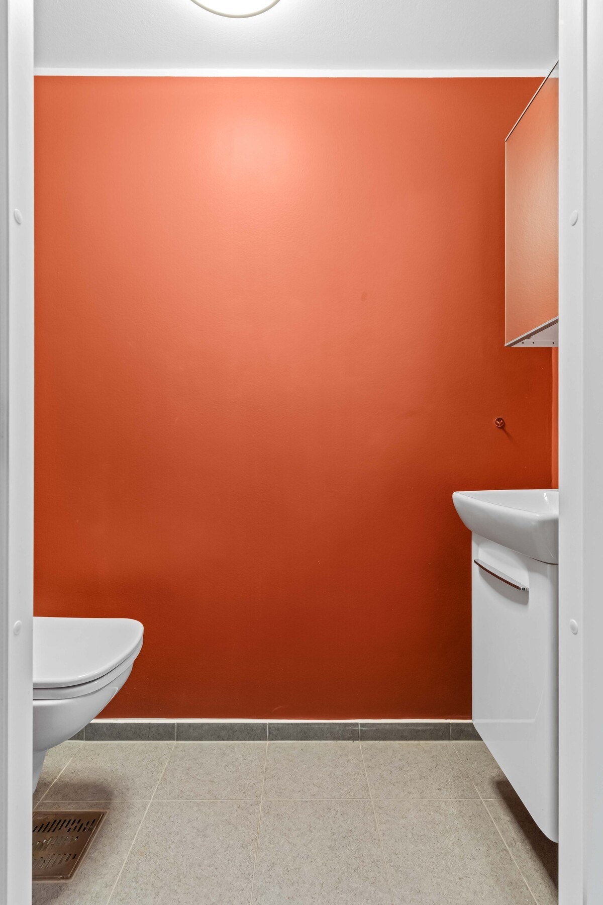 Praktisk toalett ved entreén Galleribilde