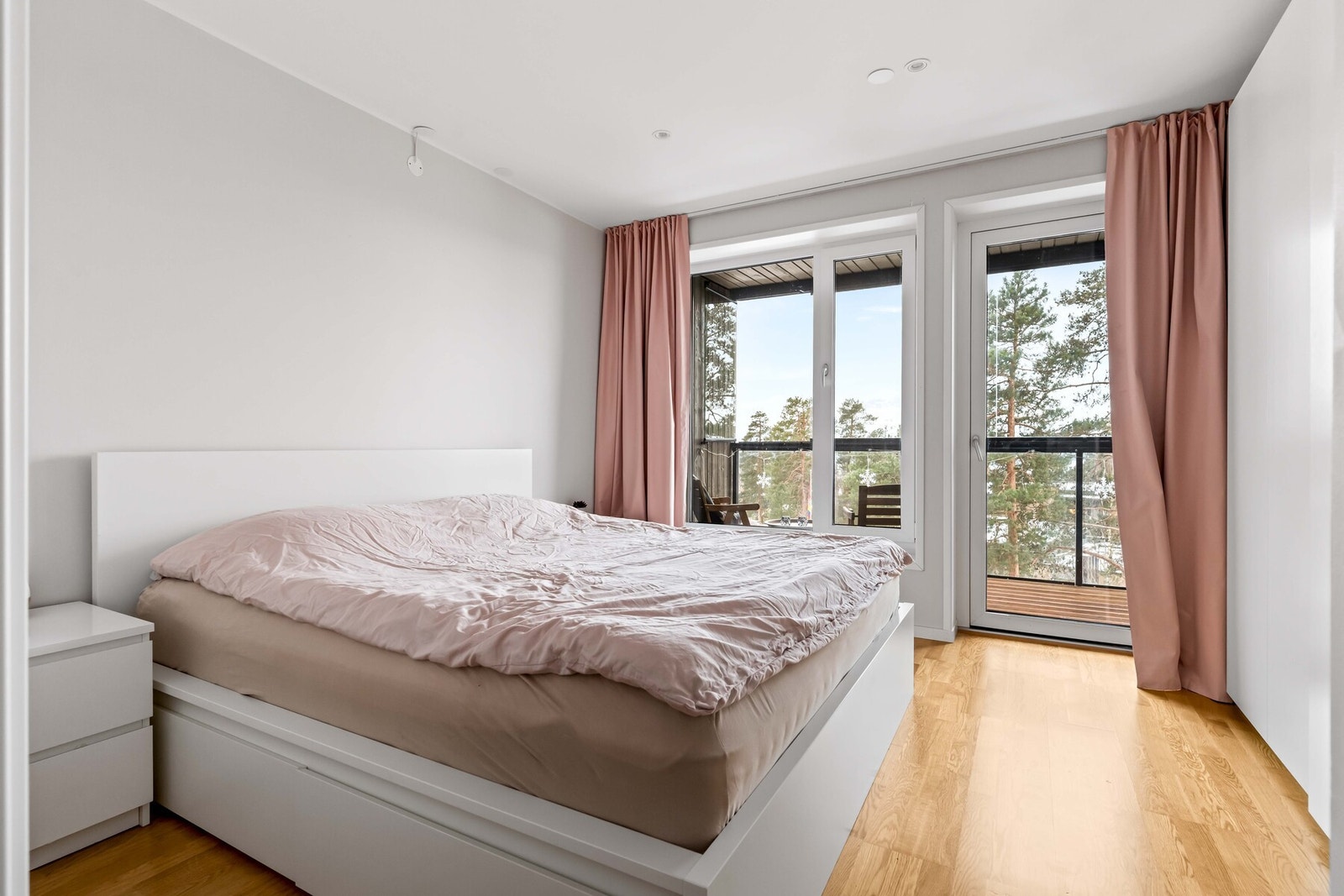 Hovedsoverommet har god plass til dobbeltseng og garderobeskap. Galleribilde