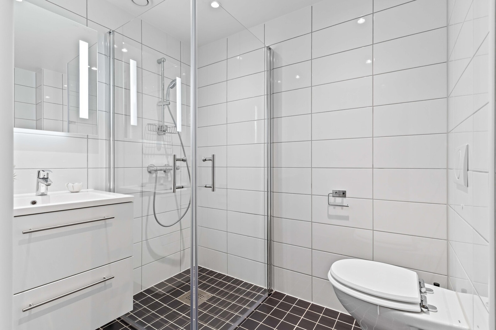 Overetasjen byr også på et moderne og innbydende bad. Galleribilde