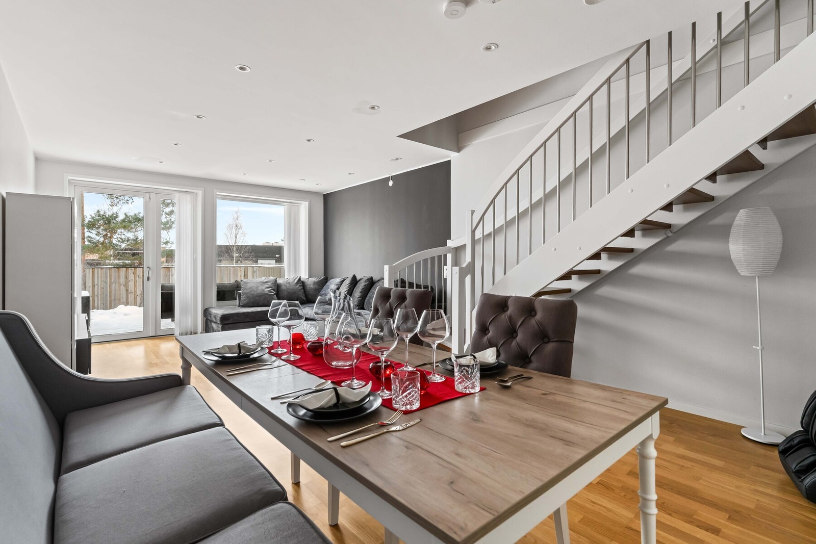 Her kan det innredes med stort spisebord og egen sofa sone. Galleribilde