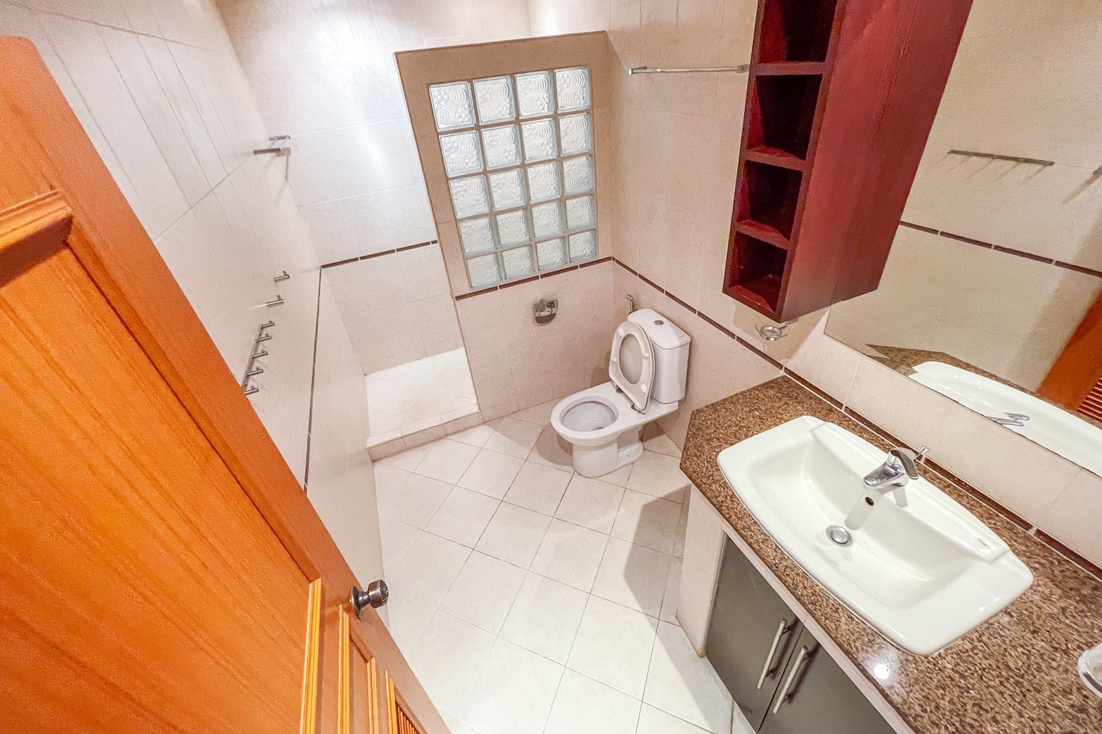 Bad/ wc med inngang fra gang Galleribilde