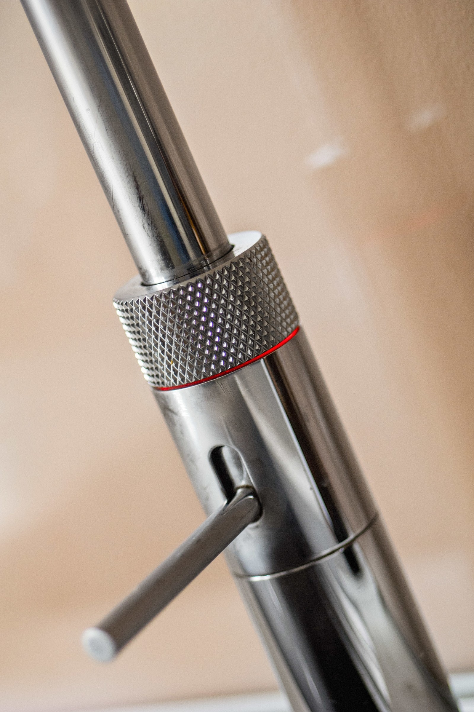 Kjøkkenkranen har Quooker-funksjon som gir kokende vann rett fra springen. Galleribilde