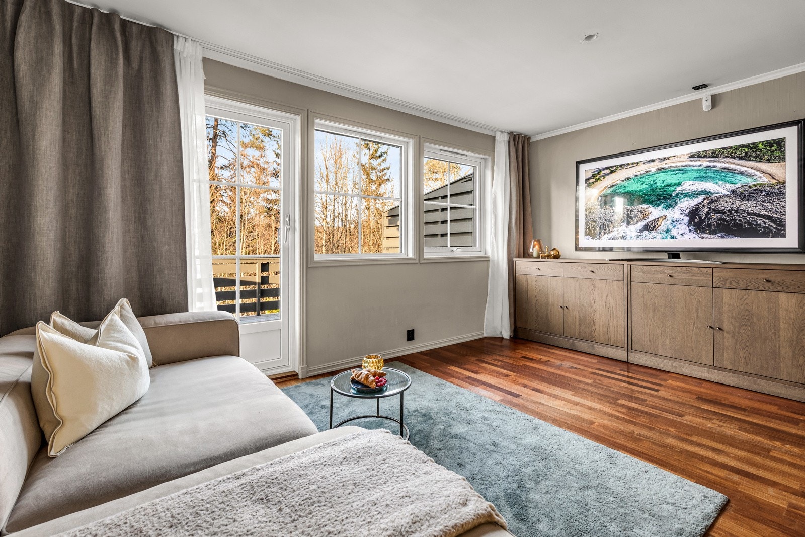 Vinduer og ytterdør i boligen er fra 2023 Galleribilde