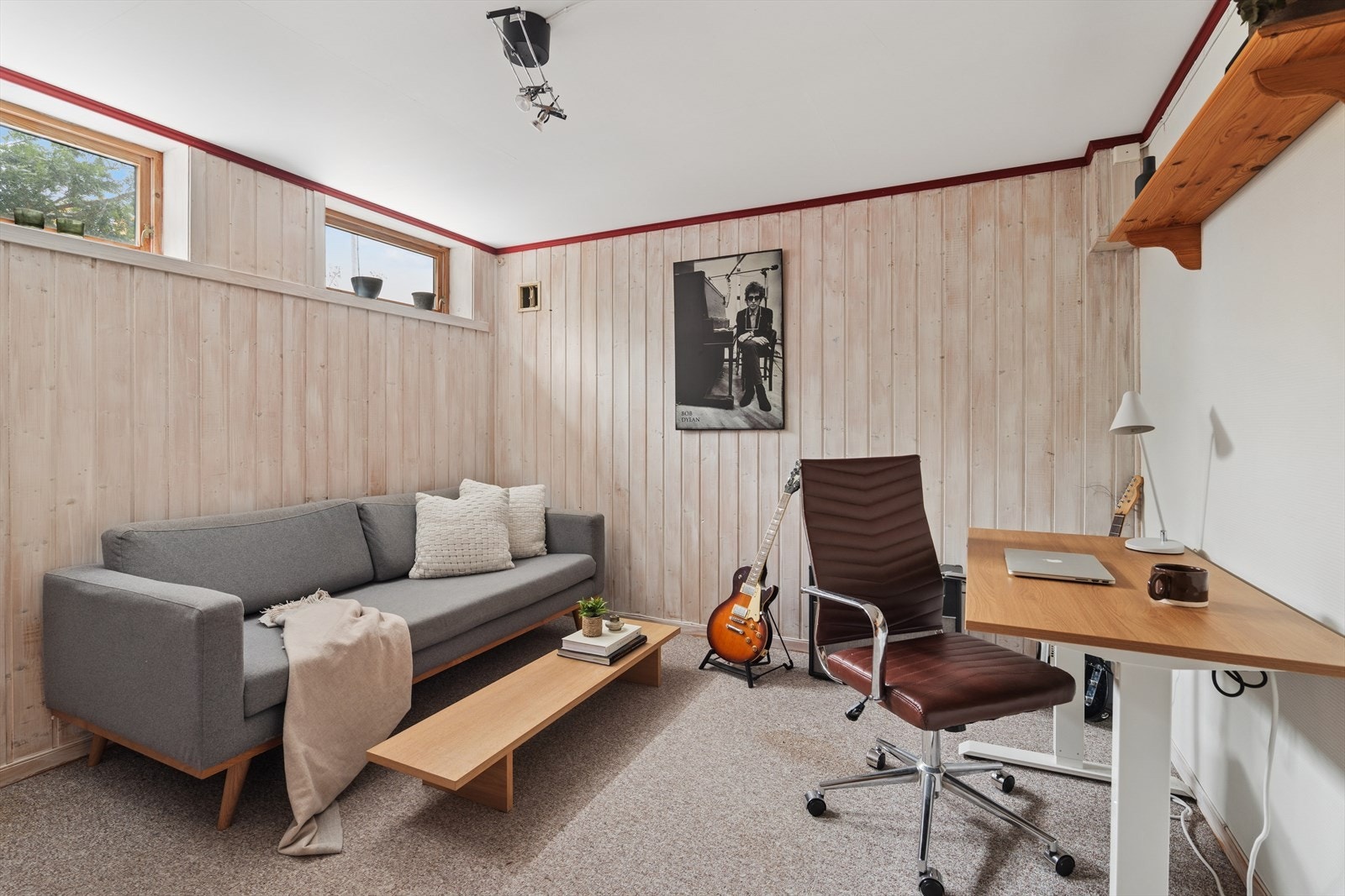 Rom i kjelleren som er innredet som soverom/kontor/stue. Rommet er ikke godkjent for varig opphold. Galleribilde