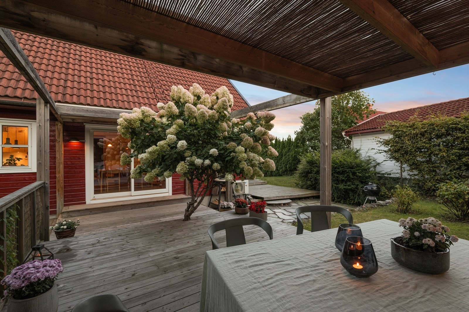 Her kan man nyte lange kvelder i hyggelige omgivelser. Galleribilde