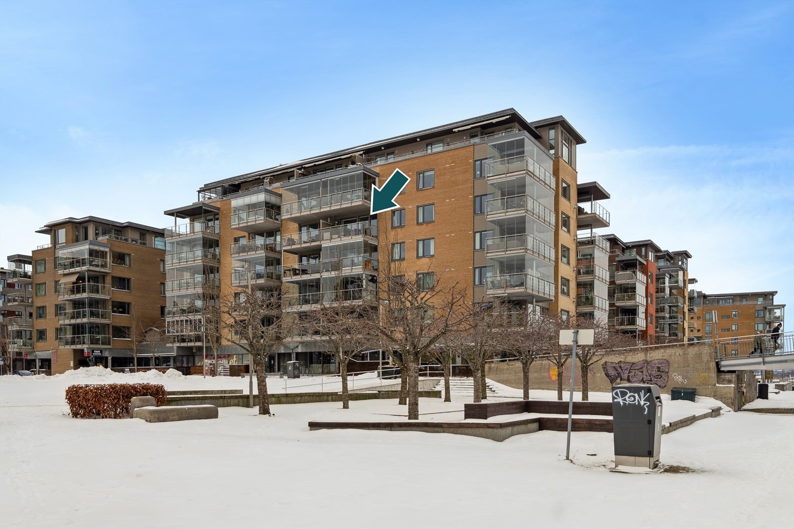 Denne 3-roms leiligheten ligger i 5. etasje i det attraktive området Kaldnes, kjent for sin nærhet til både natur og byliv. Galleribilde