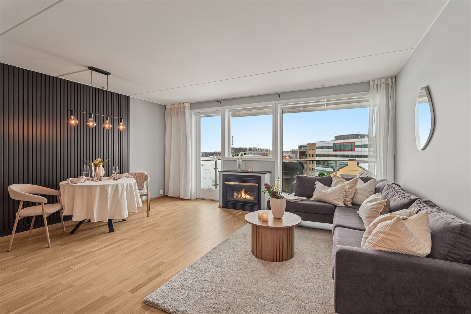 Her er det plass til en koselig spisegruppe, perfekt for sosiale sammenkomster og hyggelige måltider. Galleribilde