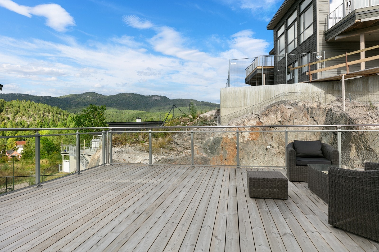 Vakre omgivelser og flotte turmuligheter både sommer som vinter. Galleribilde