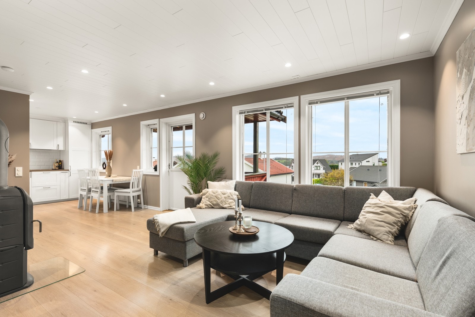 Mye naturlig lys inn i leiligheten Galleribilde