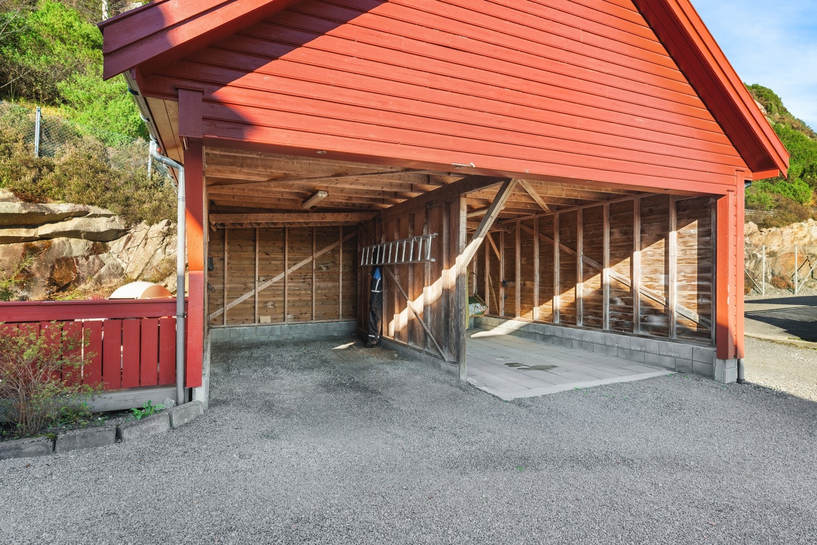 Del av carport med loft Galleribilde