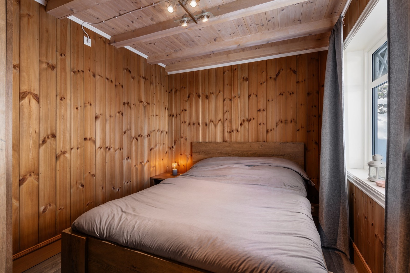 Soverom 1 med dobbeltseng. Galleribilde