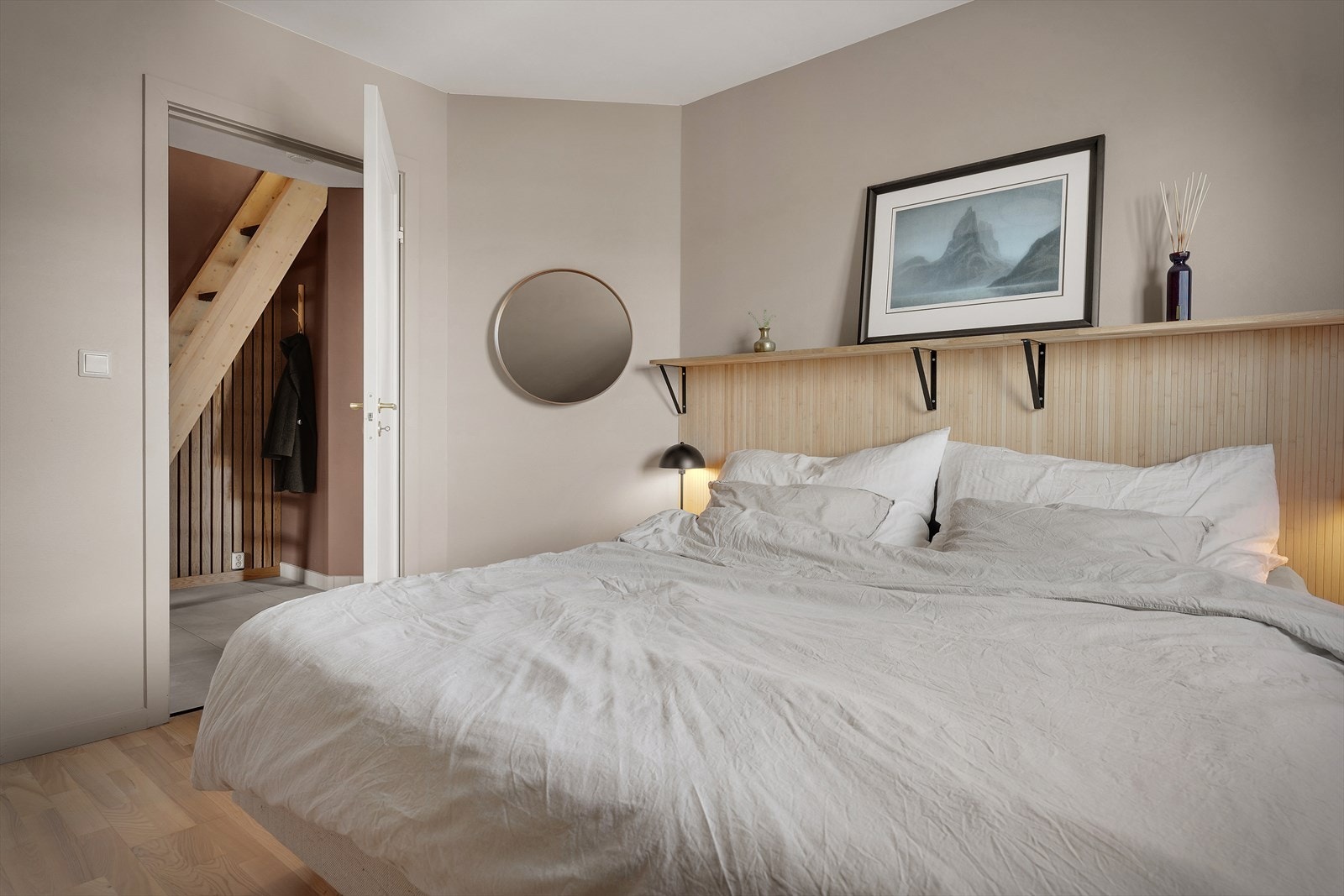 Det er også mulig å plassere seng motsatt vei, dersom man ønsker garderoberekke. Galleribilde