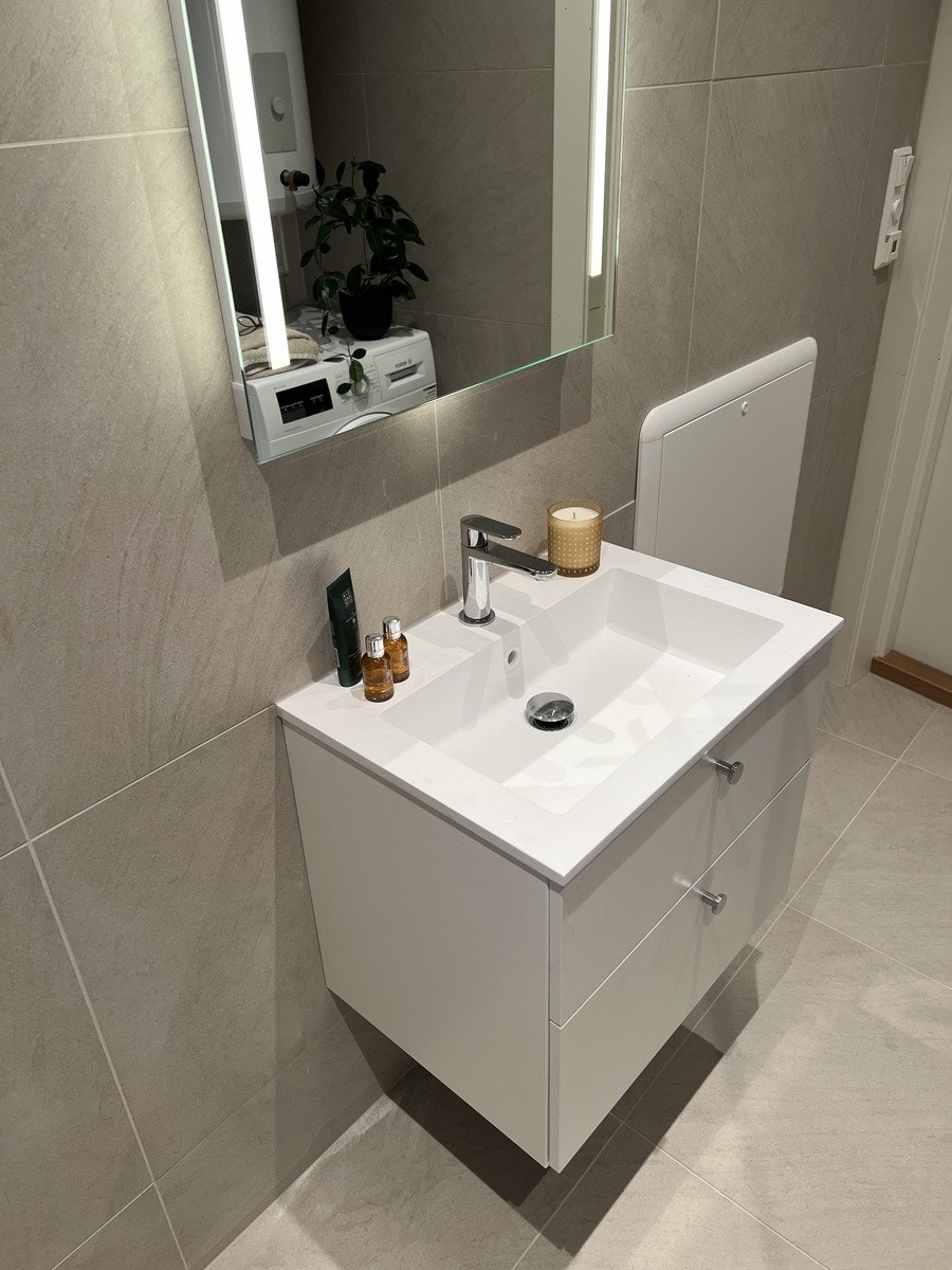 Nytt bad. Ny vaskemaskin Galleribilde