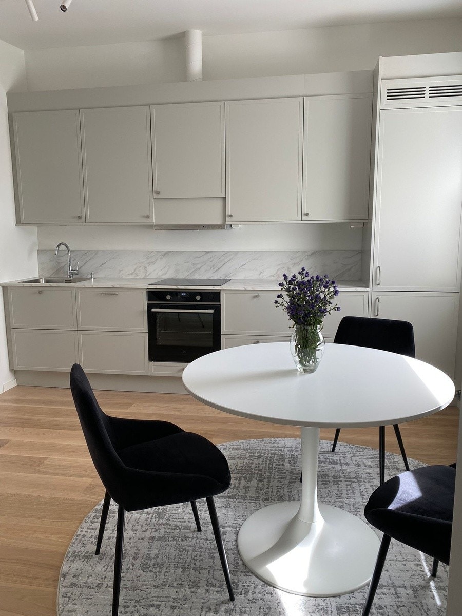 Nytt strai kjøkken, 3 meter under taket på kjøkkenet Galleribilde