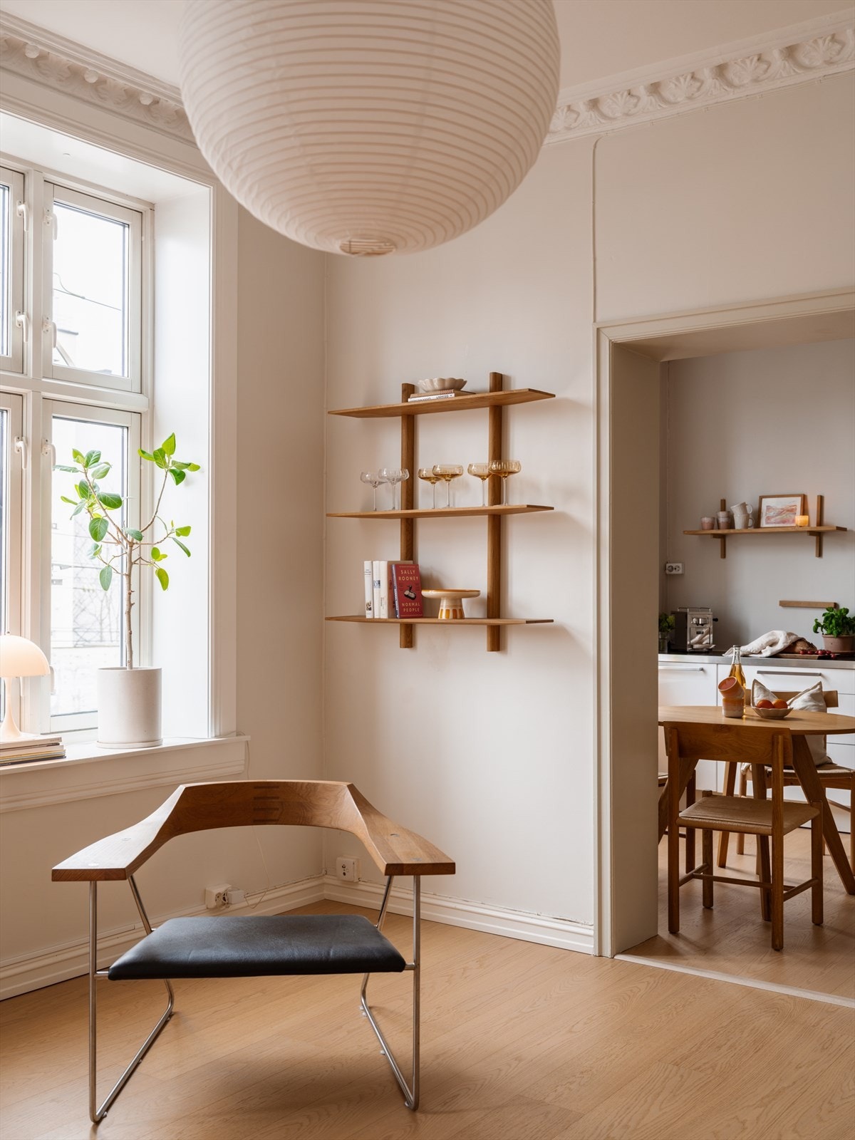 Ny parkett i stue, kjøkken og gang. Galleribilde