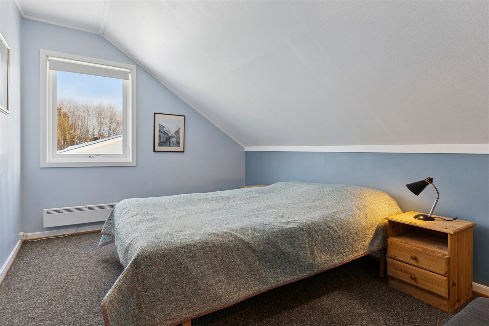 Vinduene i andre etasje ble skiftet i 2022 til 2-lags glass. Galleribilde