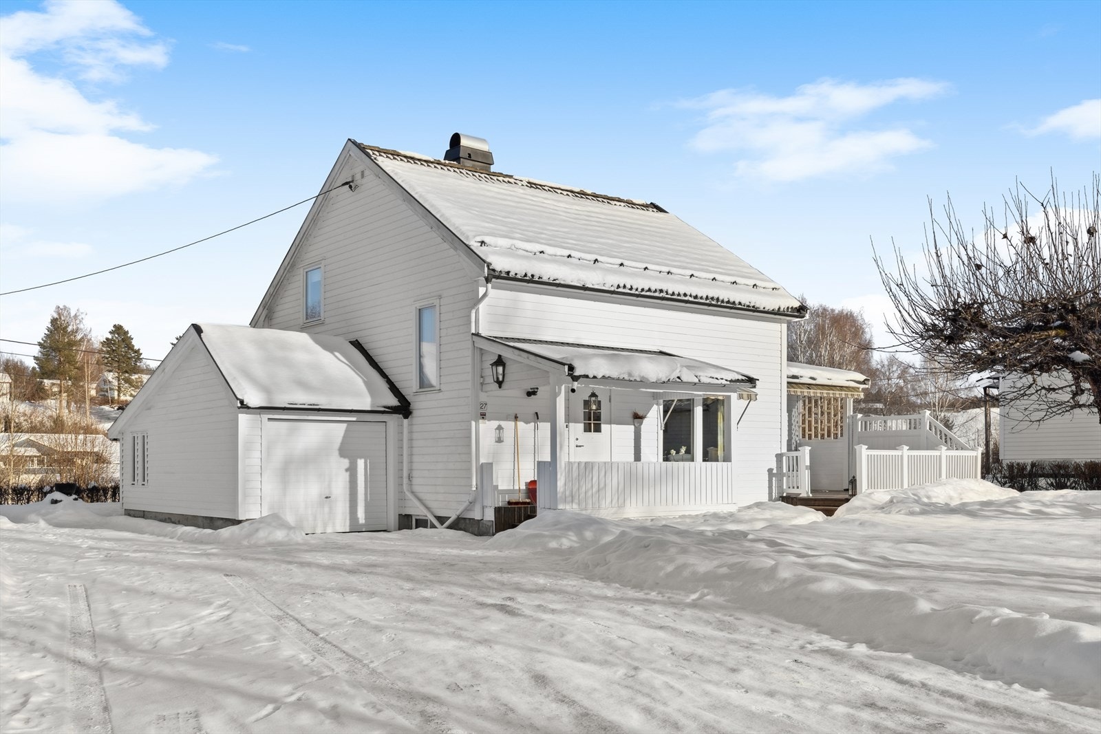 Hyggelig familiebolig på romslig og velstelt tomt, sentralt på Eidsvoll. Galleribilde