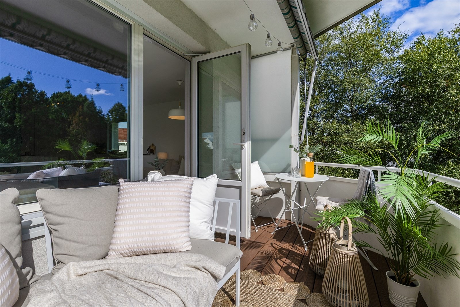 Her kan du enkelt skape en koselig uteoase med utemøbler, beplantning og en gassgrill. Galleribilde