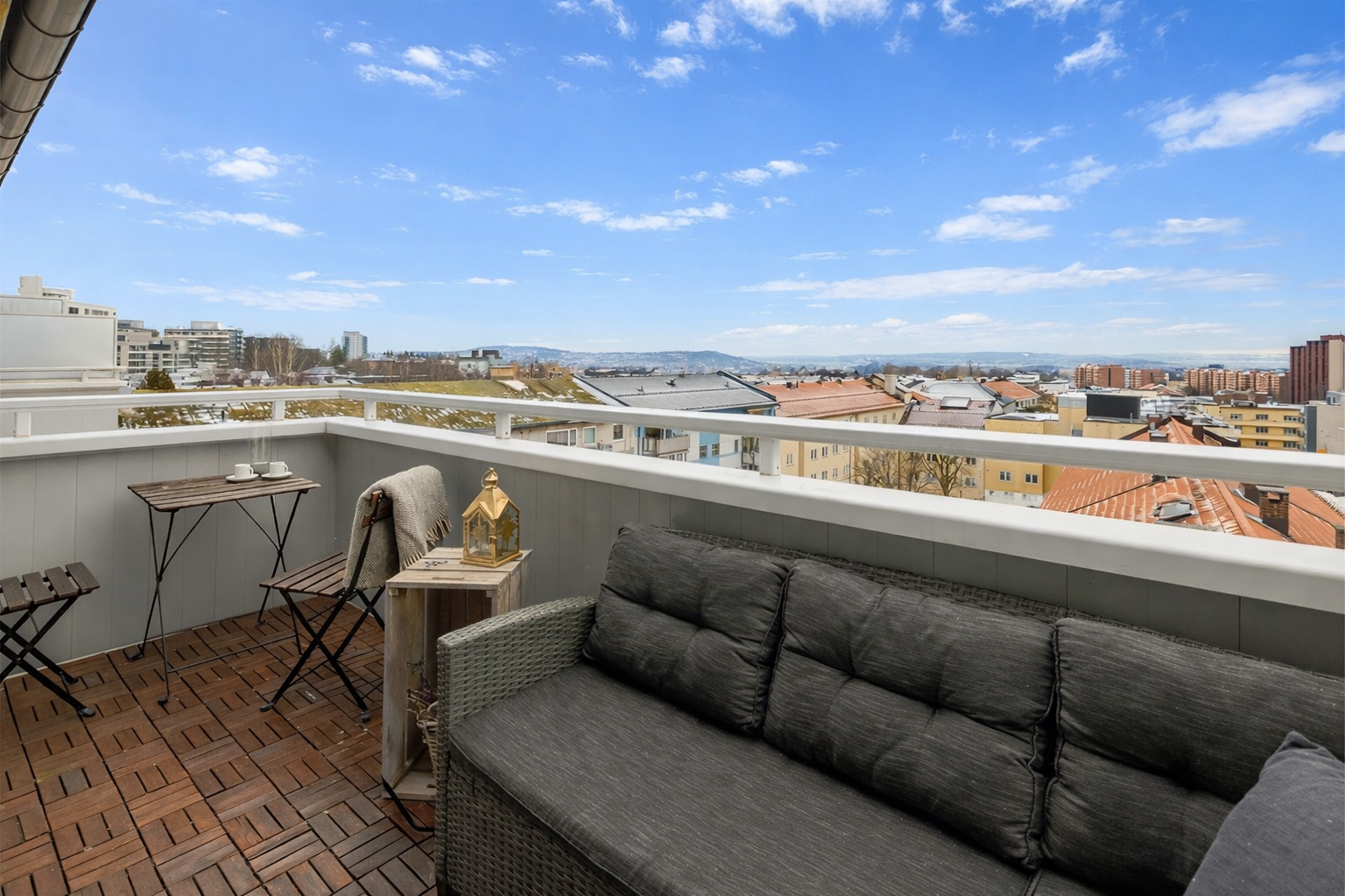 Velkommen til Birch-Reichenwalds gate 29; en pen 3-roms med en av Oslos bedre utsikter! Galleribilde