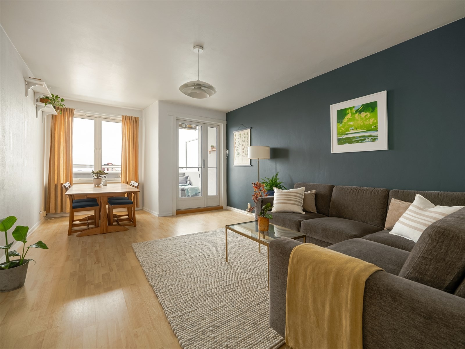 Boligen har en attraktiv beliggenhet i et etablert boligområde på toppen av Torshov/Sandaker, midt imellom Oslo sentrum og Marka. Galleribilde