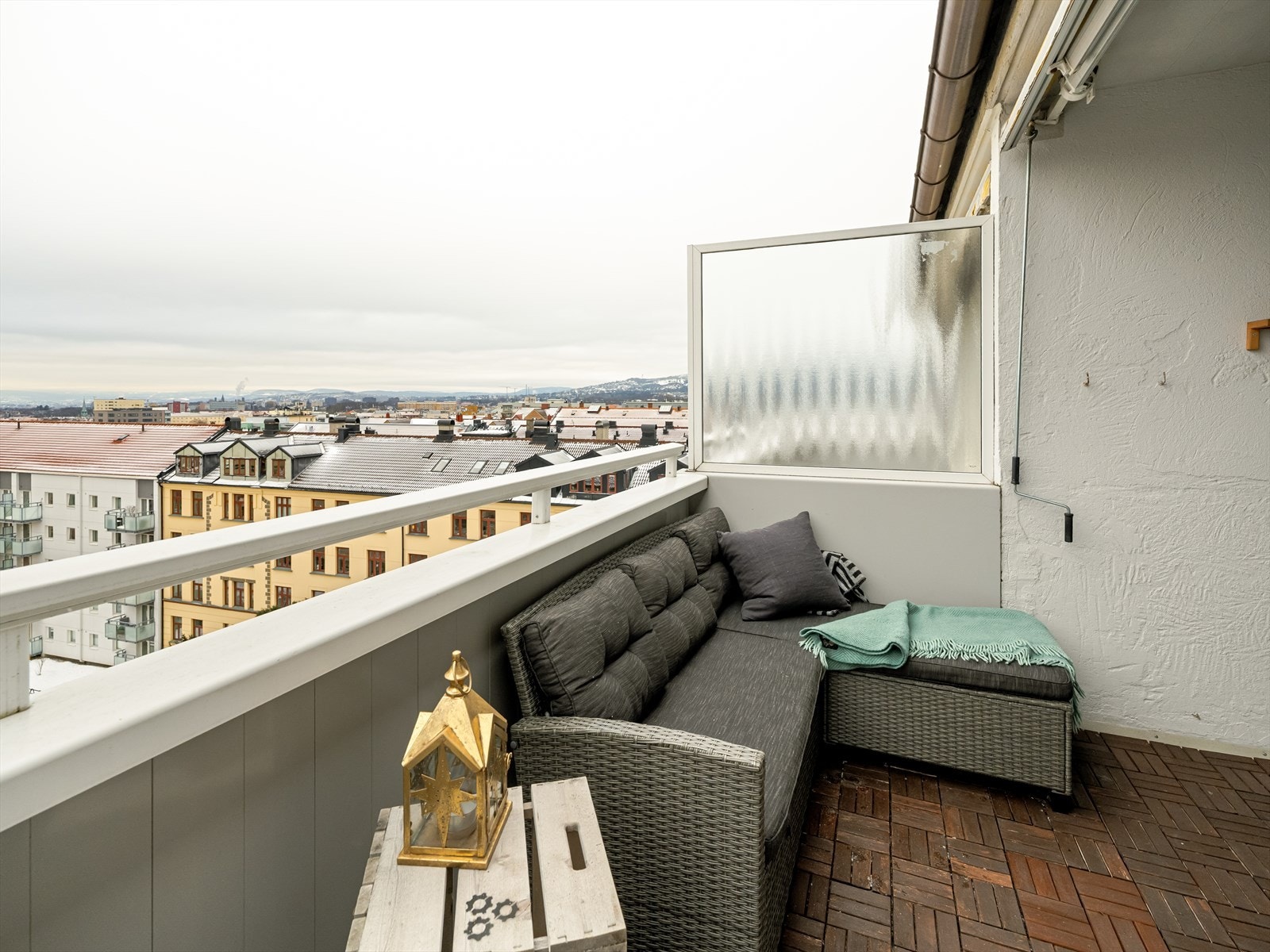 Balkonger er sørvest-vendt og har meget gode solforhold. Galleribilde