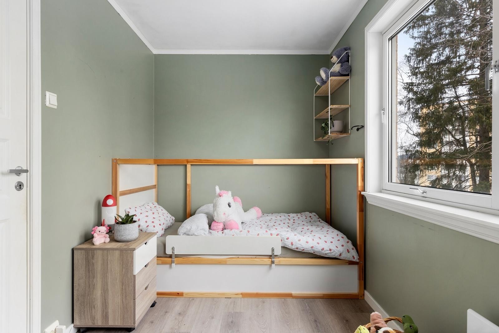 Soverom 2 passer perfekt til barnerom, hobbyrom, hjemmekontor osv. Galleribilde