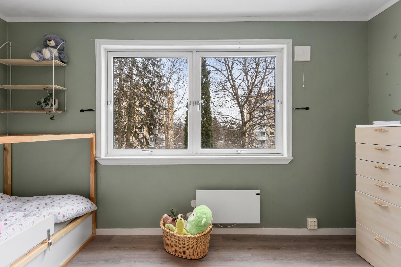 Her har du også store vinduer som gir godt med naturlig lys. Galleribilde