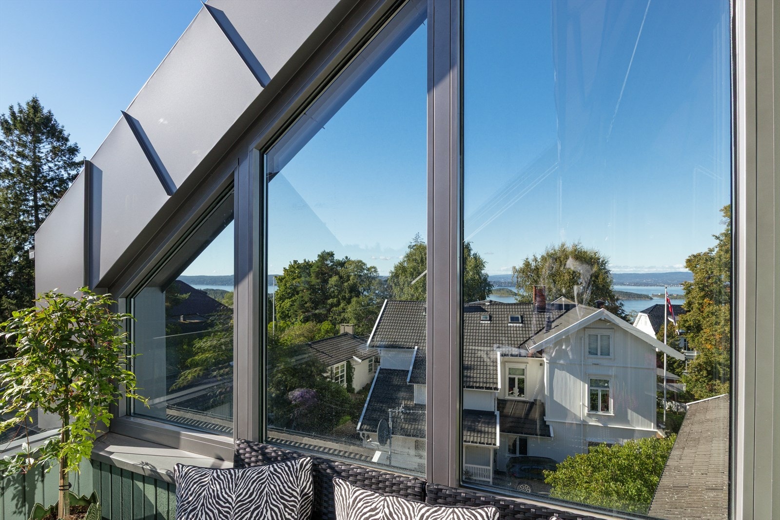 Flott utsikt fra leilighet og terrassen Galleribilde